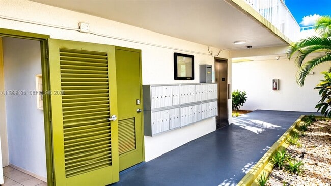 Building Photo - 4255 N University Dr