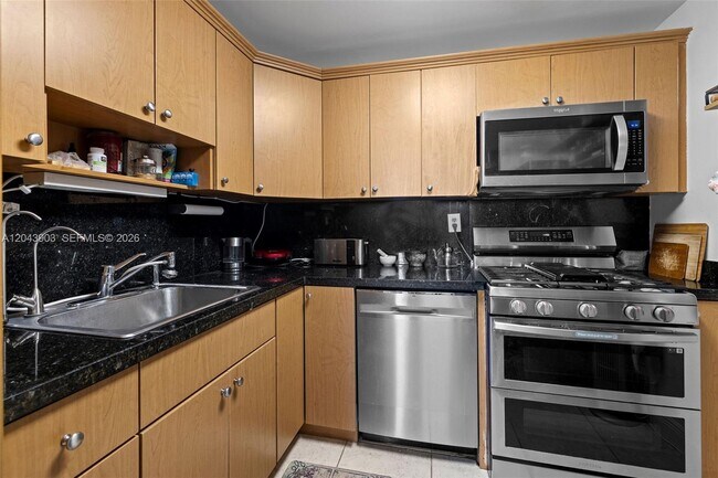 Building Photo - 13120 SW 92nd Ave