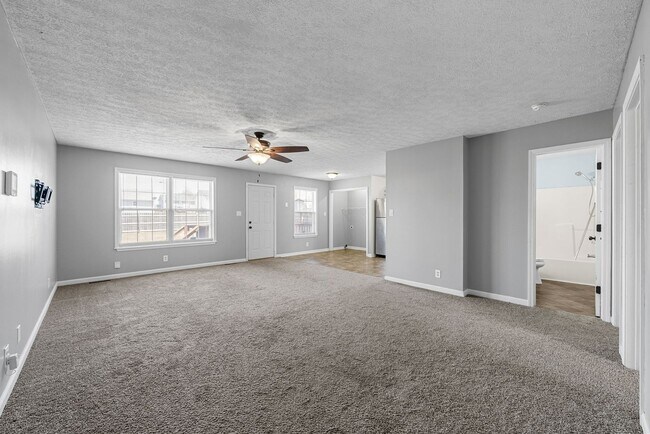Building Photo - 100 Gleaves Ln