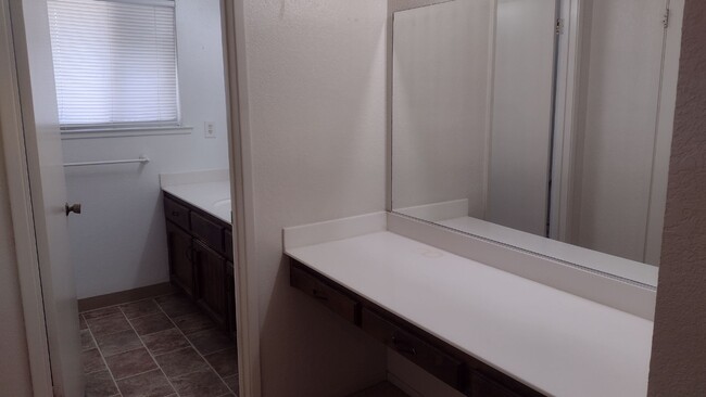 Building Photo - 68 Sunvalley Ct, Merced