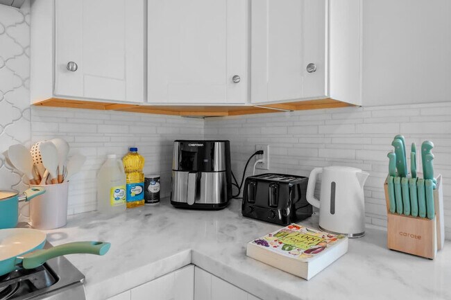 Building Photo - 9737 Benavente Pl