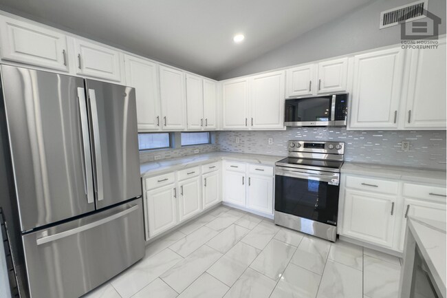 Building Photo - 3Bed/2Bath House at AZ-101 Loop/75th Ave! Ready for Immediate Move-In! -- HOME OFFICE!