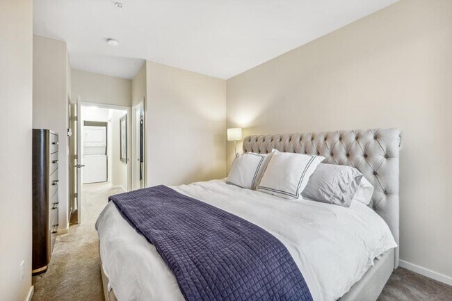 Building Photo - Frazer Court Condominiums - 1 bedroom