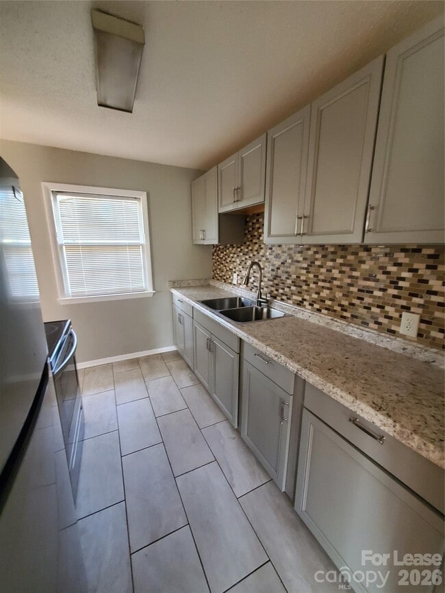 Building Photo - 1122 Rolling Ln