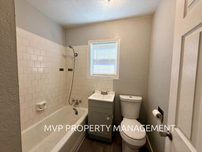 Building Photo - 444 Dodge Ave