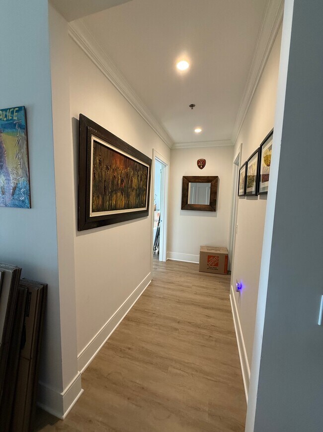 Building Photo - 835 Lake St