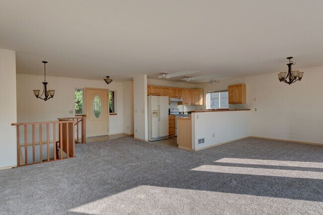 Building Photo - 2 bedroom and 2.5 Bath - Admirals Cove Home