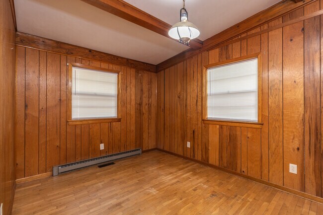 Building Photo - 630 Colonial Dr