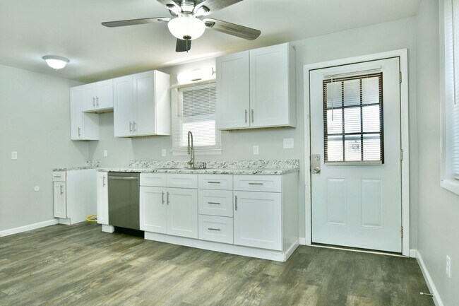 Building Photo - 226-228 W Park Ave