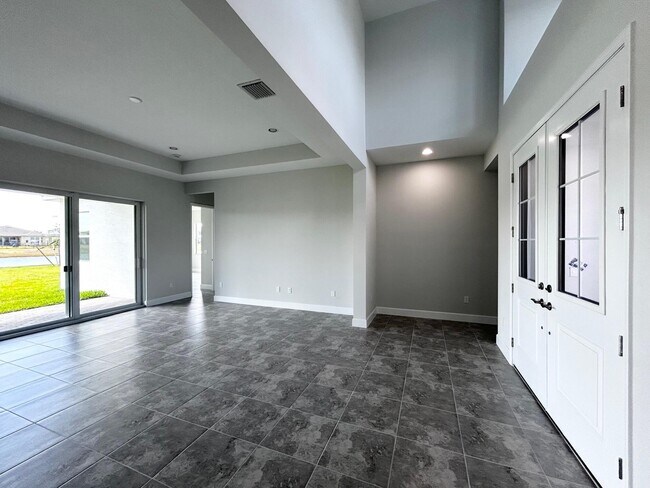 Building Photo - 15192 Wildwood Cir