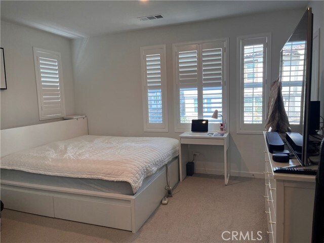 Building Photo - 9831 La Serna Dr