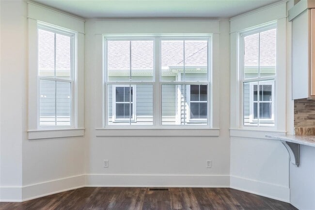 Building Photo - 414 Traditions Blvd