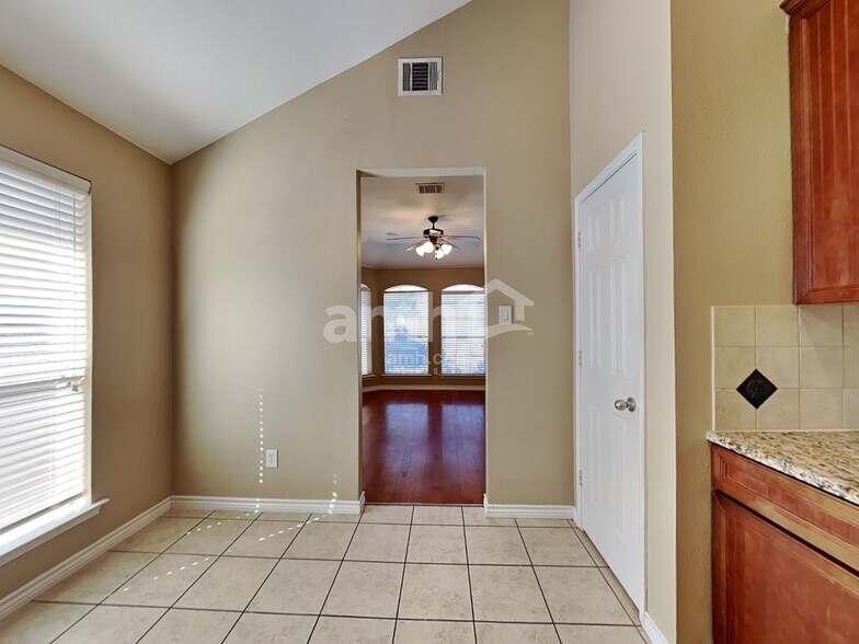 Building Photo - 8620 Axis Deer Run