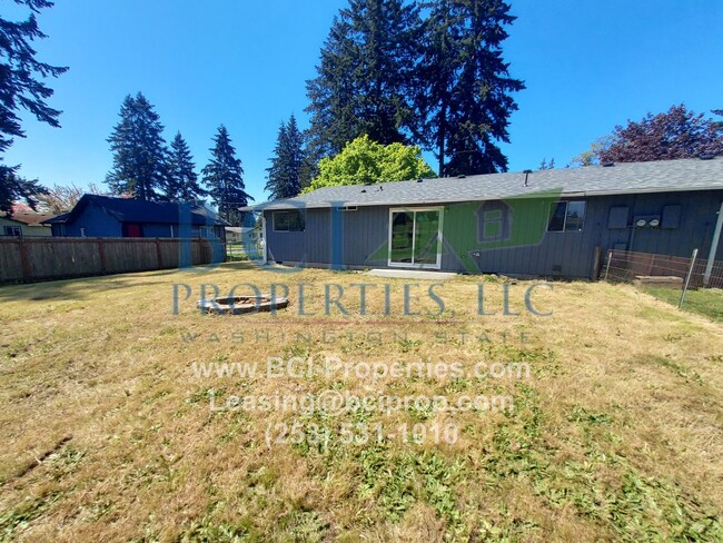 Building Photo - Highly Desired 2 bedroom duplex with garag...