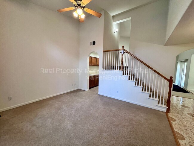 Building Photo - 5460 W Ashcroft Ave