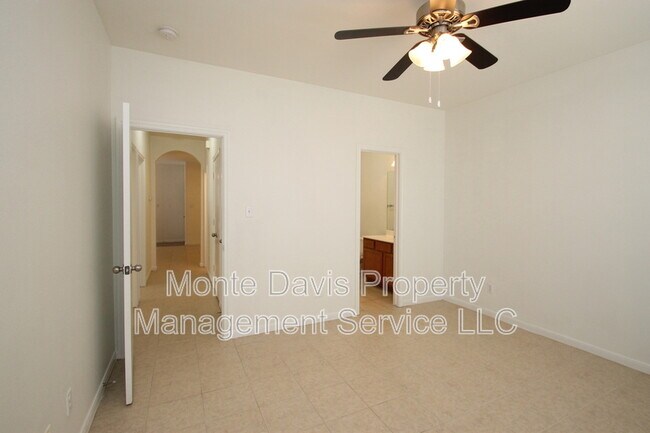 Building Photo - 2817 Southampton Way