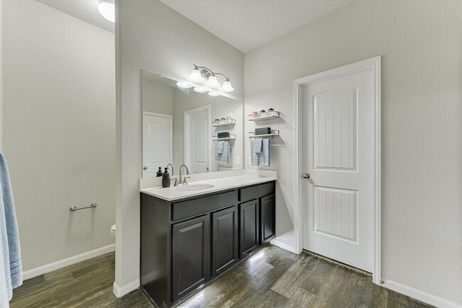 Building Photo - 725 Pinnacle Dr