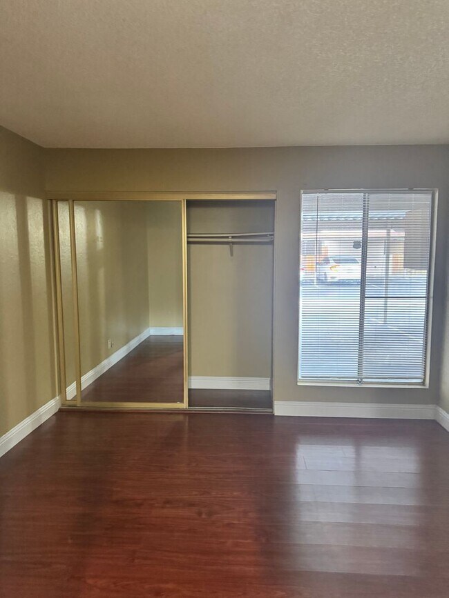 Building Photo - 4814 E Rialto Ave