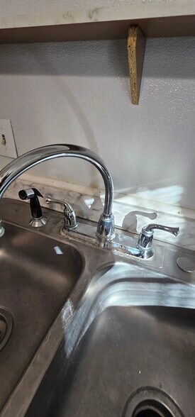 Building Photo - 720 N 70th St