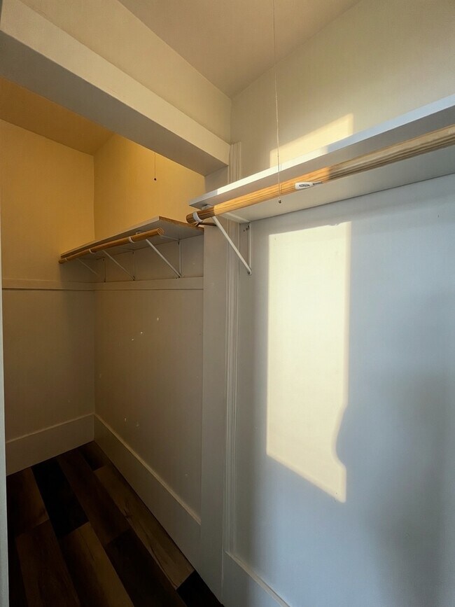 Building Photo - 212 E Calhoun St