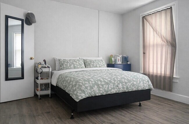 Building Photo - 128 Hawley St