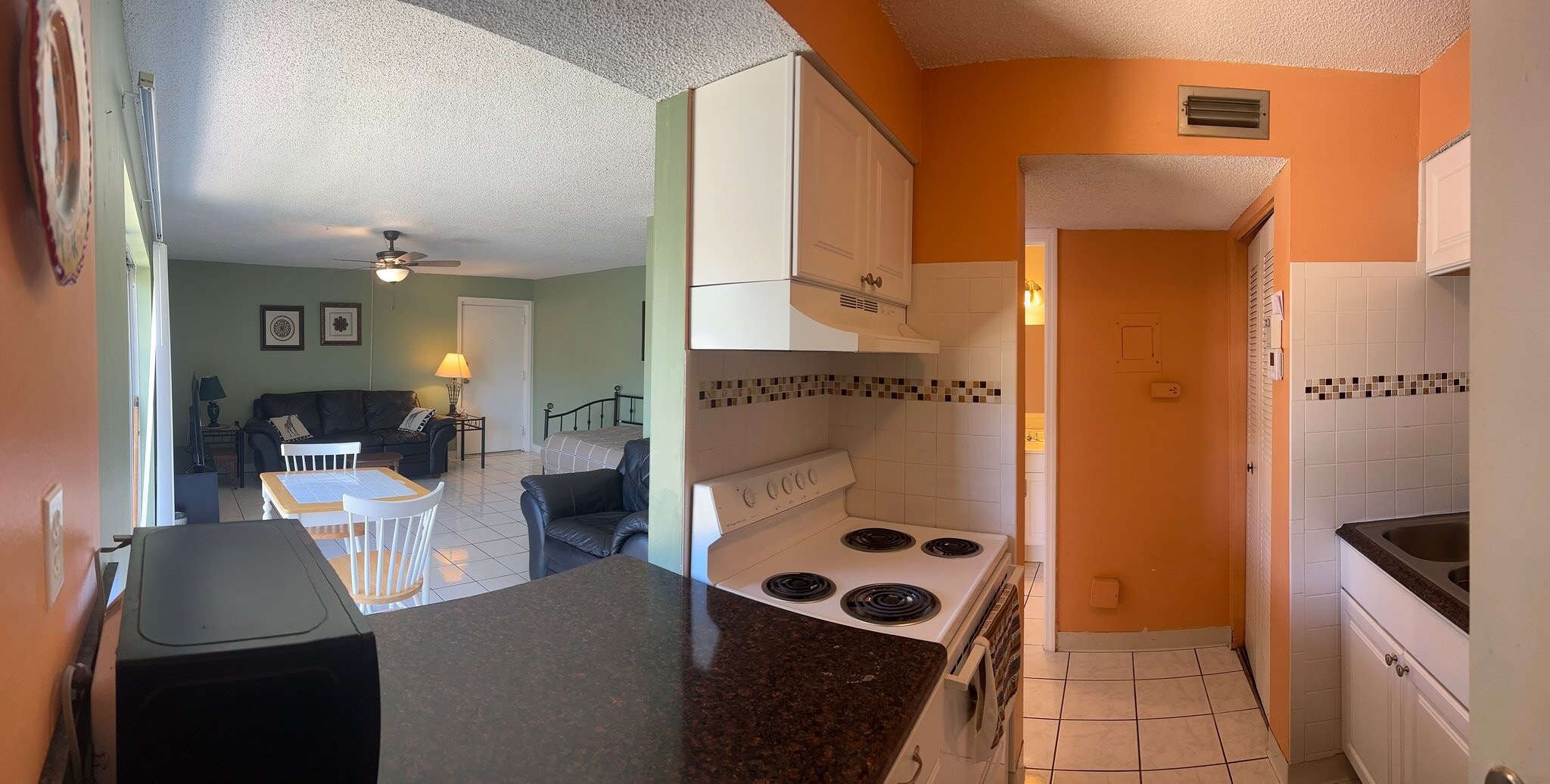 Building Photo - 4215 E Bay Dr