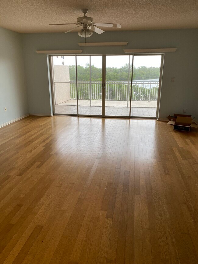 Building Photo - 6551 Shoreline Dr