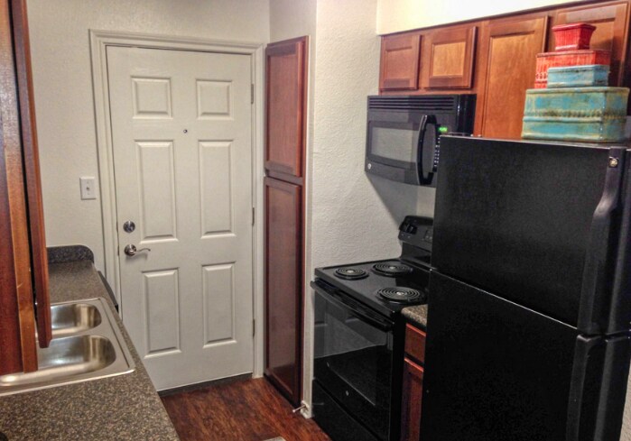 Building Photo - 323 W Belt Line Rd