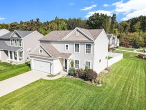 Building Photo - Three Bedroom Home in Kalamazoo