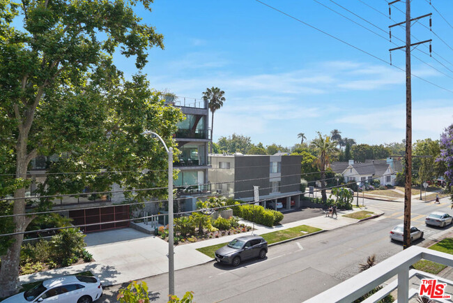 Building Photo - 1945 Overland Ave