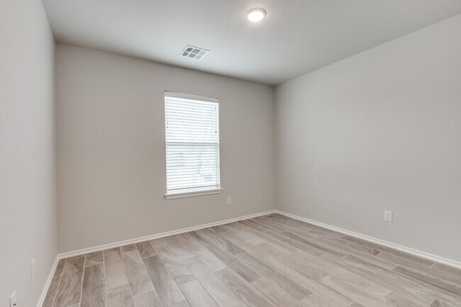 Building Photo - 3 Bed in Piedmont