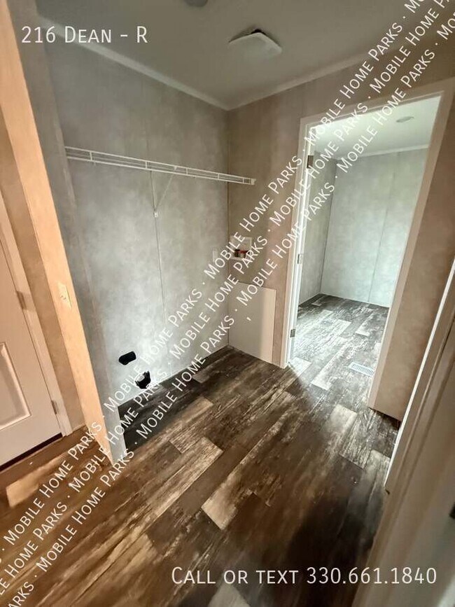 Building Photo - 216 Dean-R