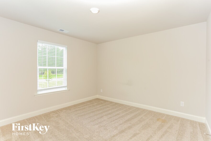 Building Photo - 208 Cheshire Dr