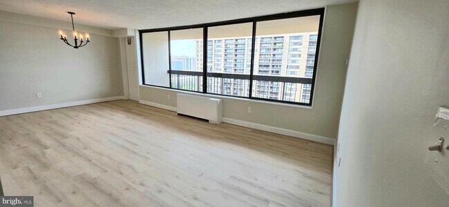 Building Photo - 3705 S George Mason Dr