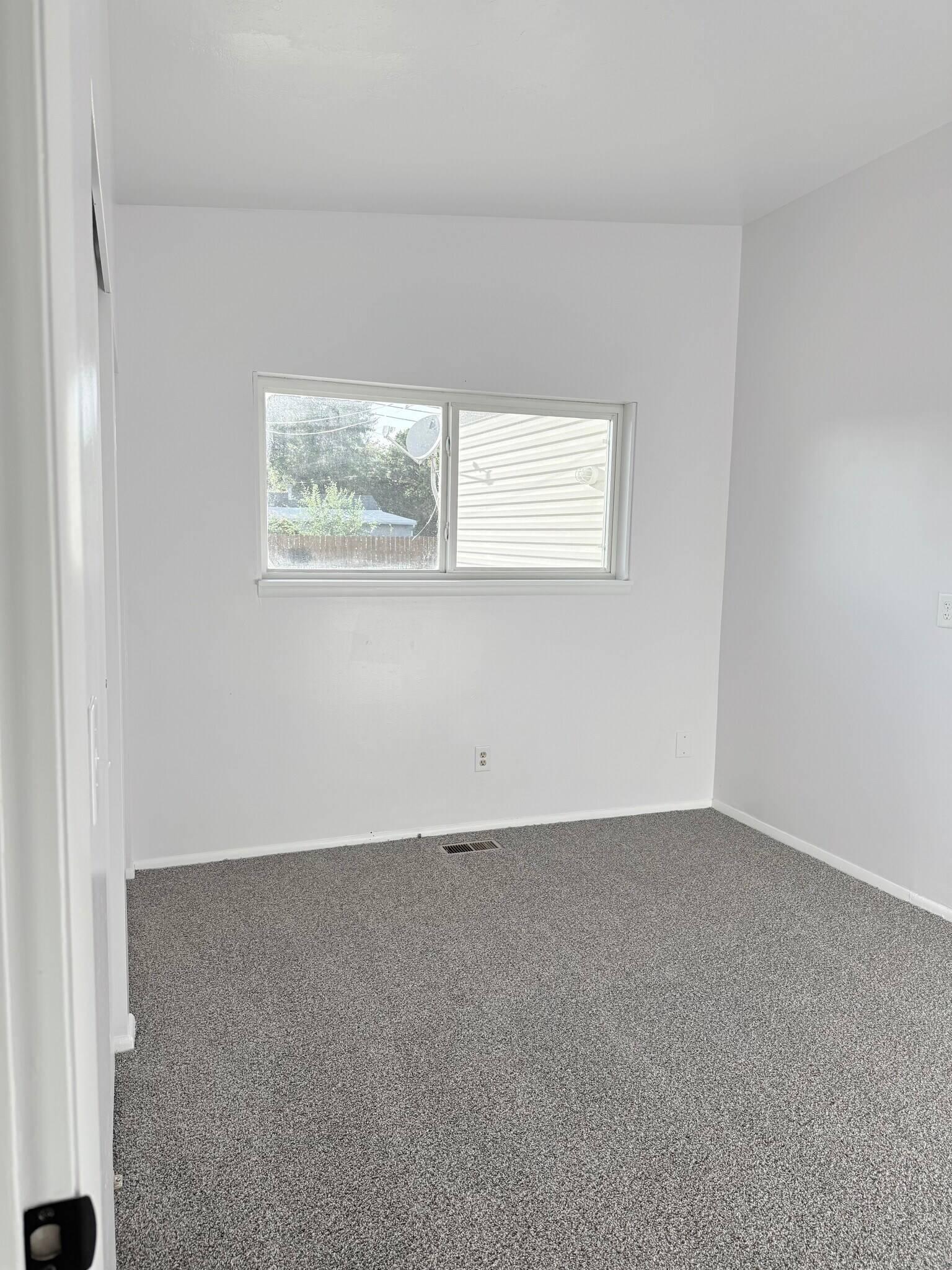 Building Photo - 3815 Orchard Ave
