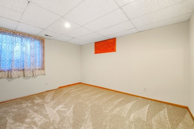 Building Photo - Peaceful Country 4 Bed, 3 Bath Home in Eli...
