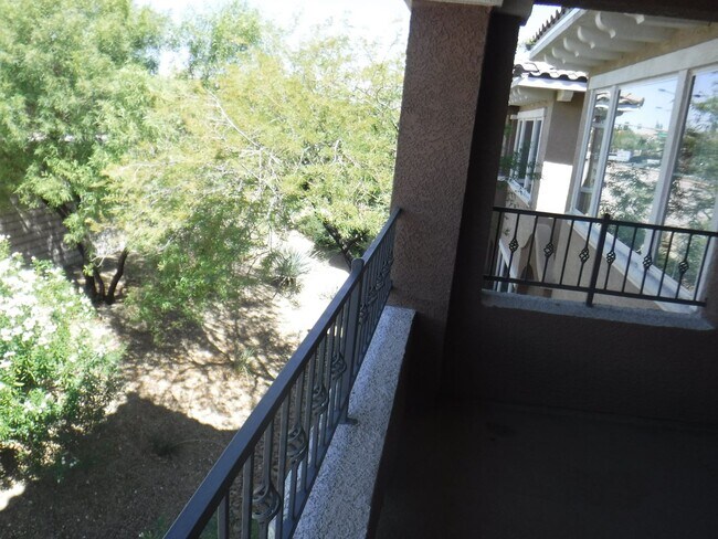 Building Photo - 1500 SQUARE FEET, 2 BED, 2 BATH AND 2 CAR ...