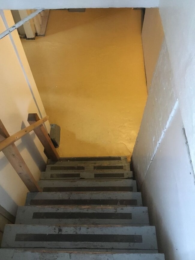 Building Photo - Overlook Charmer