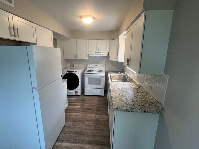 Building Photo - 10749 S Dixie Hwy