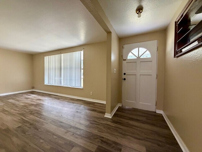 Building Photo - 1809 Richter Ln