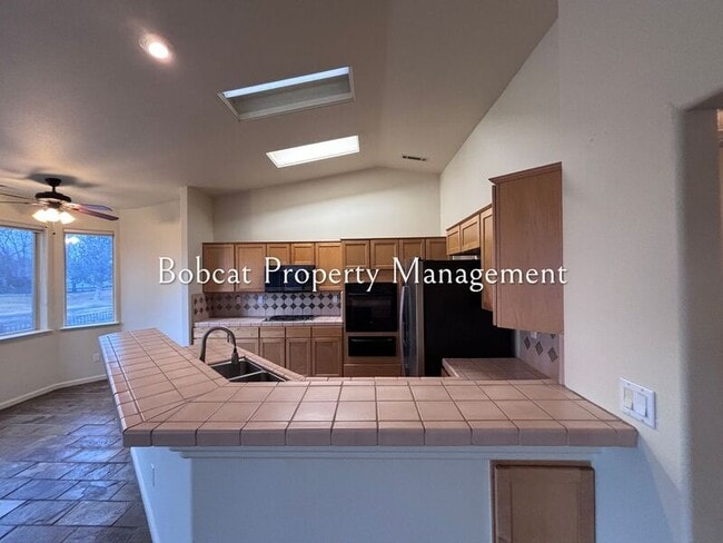 Building Photo - 1054 Camellia Ct