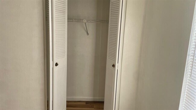 Building Photo - 2124 NE 58th St