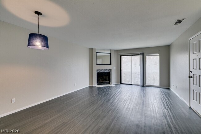 Building Photo - 810 N Sloan Ln