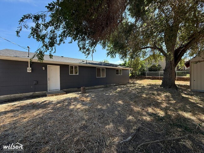 Building Photo - 502 S Friedline Rd