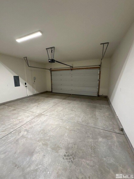 Building Photo - 8370 Simsbury Dr