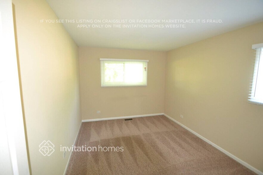 Building Photo - 1875 N Newport Rd