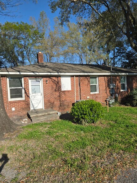 Building Photo - 617 Lexington Ave