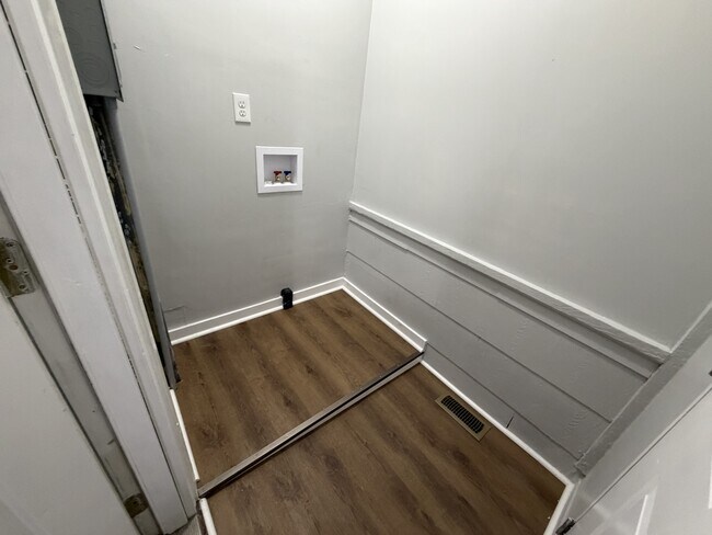Building Photo - 2915 Burroughs St