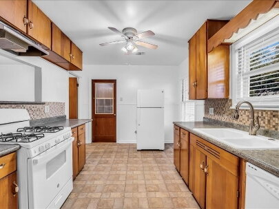 Building Photo - Floresville Property, Ask about our reduce...