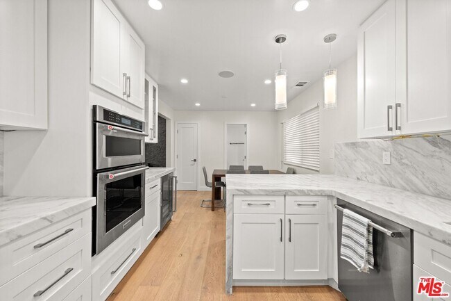 Building Photo - 4069 W Rosecrans Ave